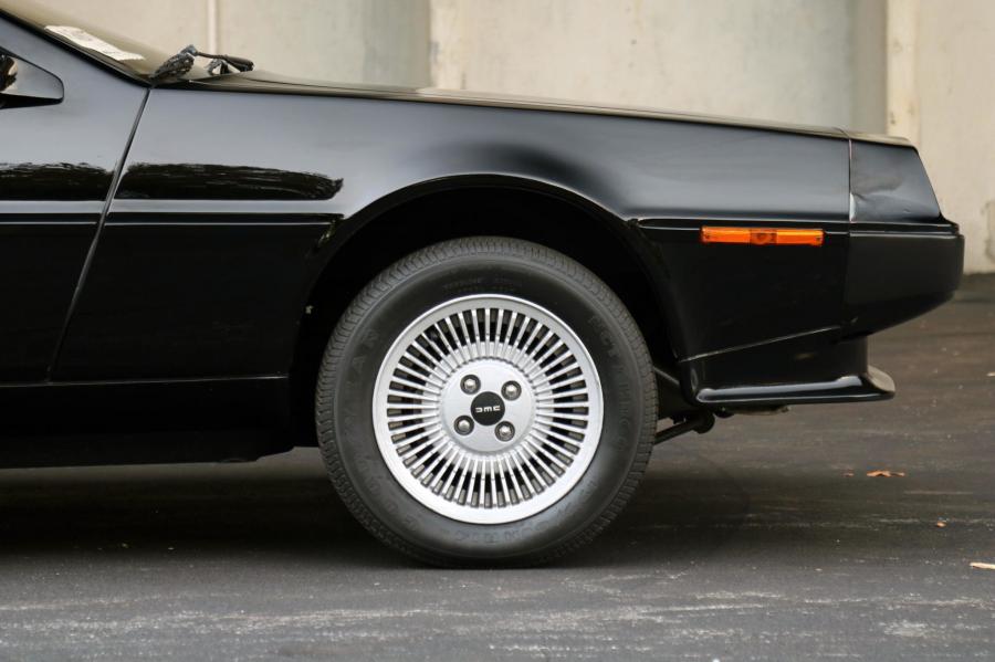 Детали экстерьера DeLorean DMC-12 in Black 1981 года  (фото 62 из 207)